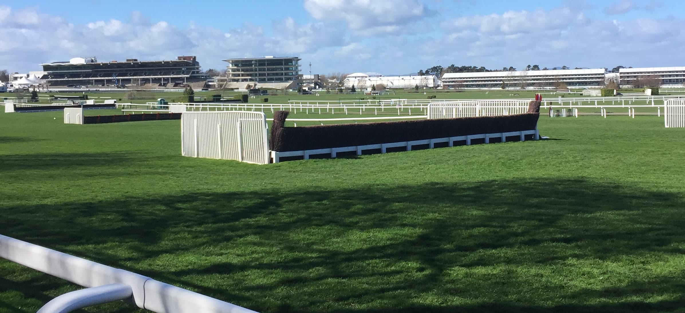 https://blog.staylets.co.uk/wp-content/uploads/2022/02/Cheltenham-races.jpg_img
