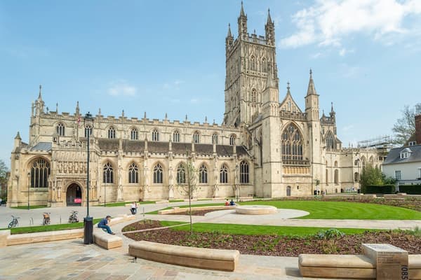 https://blog.staylets.co.uk/wp-content/uploads/2021/05/Gloucester-Cathedral-1.jpg_img